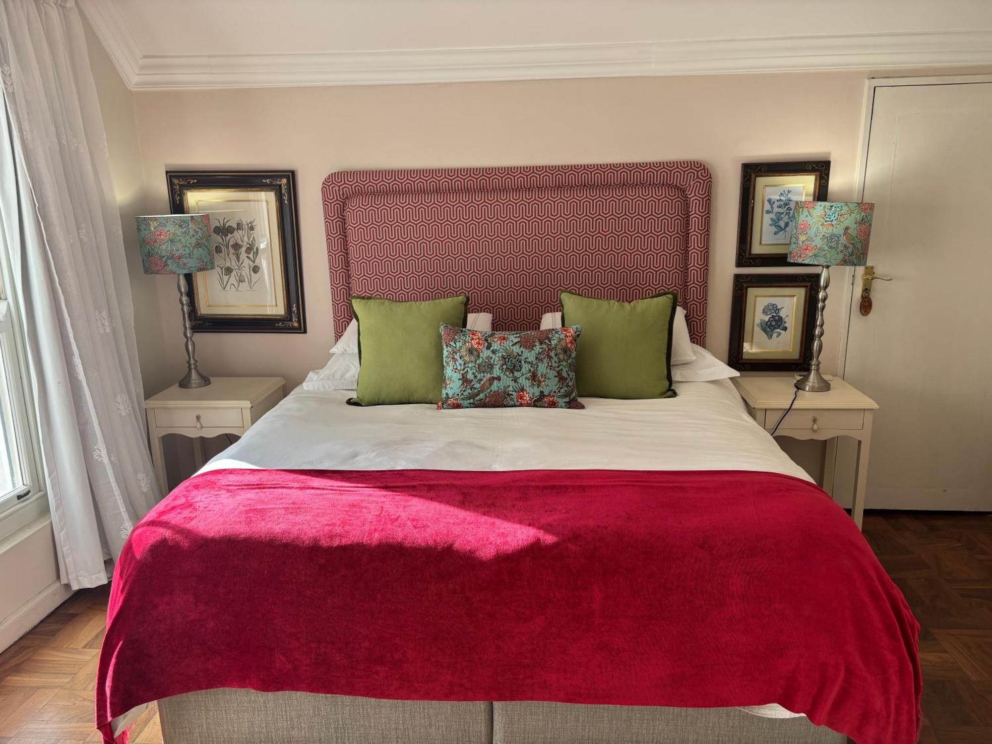 In The Vine Country Manor Guesthouse Стеленбош Екстериор снимка