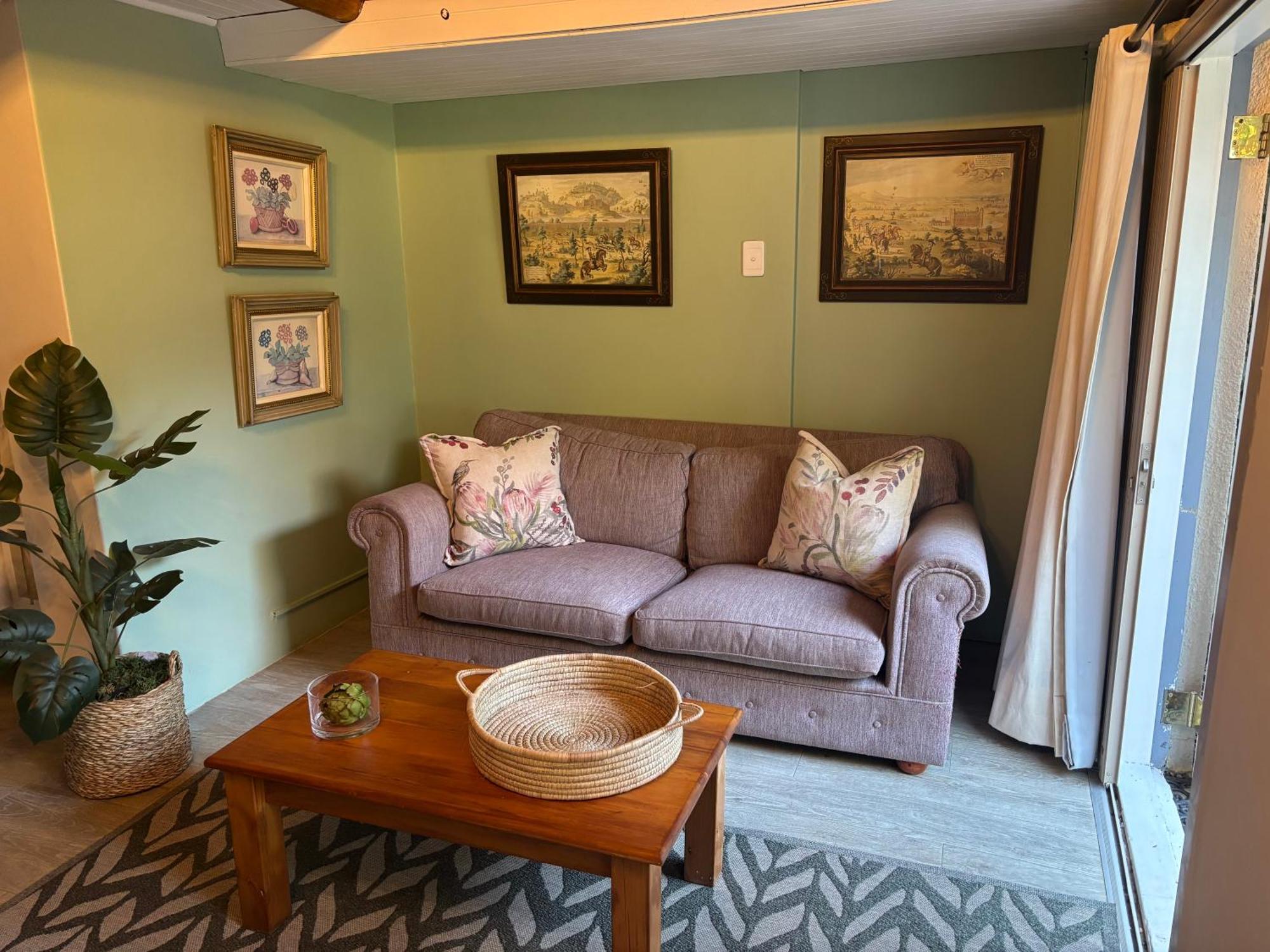 In The Vine Country Manor Guesthouse Стеленбош Екстериор снимка